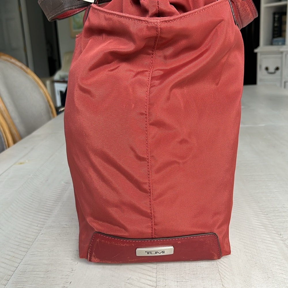Elegant Red Tote Bag - Picture 2 of 16